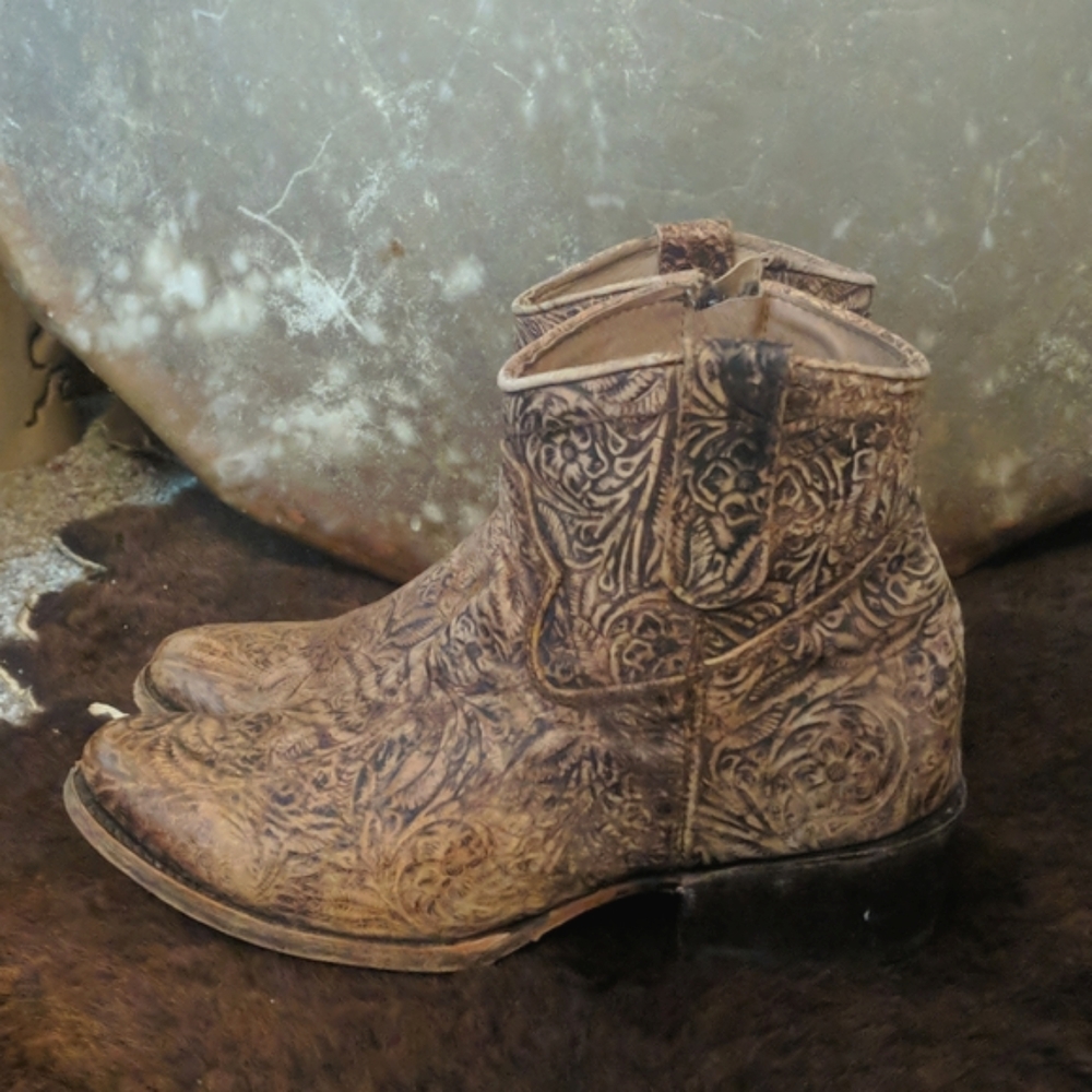 CORRAL C3056 handcrafted distressed tan embossed leather ankle boot/booties sz 9 - Picture 3 of 15